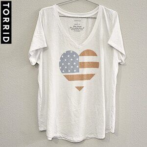 TORRID 2 American USA Heart White Short Sleeve Tee Tshirt Plus Size 18/20 2X